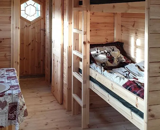 White Wood Tiny House * Darney
